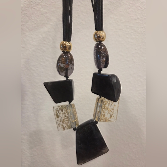 Elegant Black and Gold Necklace - Picture 3 of 6